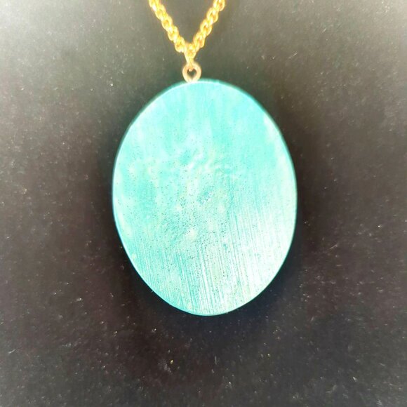 Vintage Hand-Painted Victorian Lady Resin Pendant Cameo Necklace Gold-Tone Chain - Picture 4 of 7